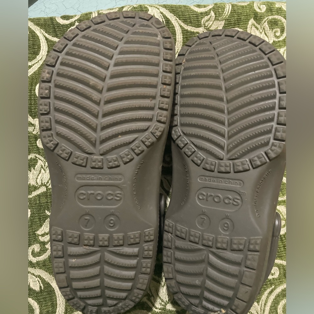 Classic crocs
Chocolate color 
VGUC 
Size 7 men
Size 9 women - Picture 6 of 6